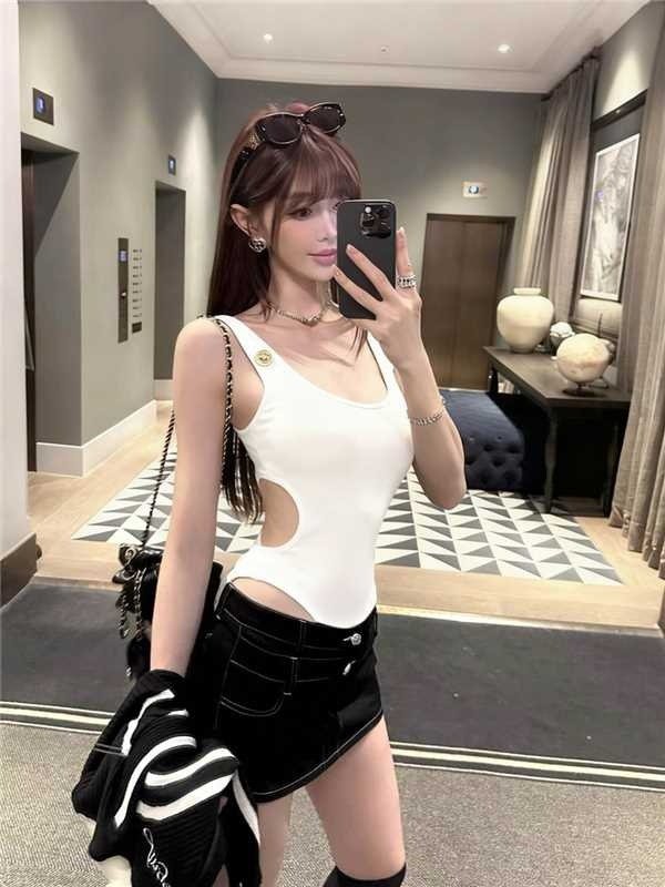 2915 # Summer New Style Hot Girl Style Metal Button Decorated One-Piece Vest with Slim Fit and Fixed Breast Pads for Women - Image 2