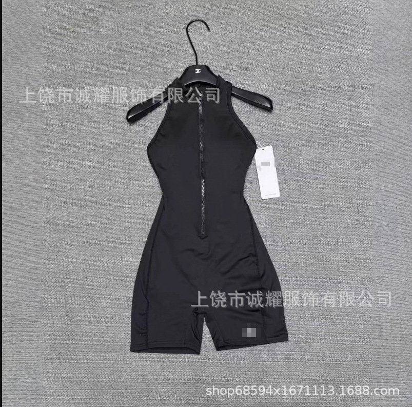 European and American Cross-Border Letter-Printed Sports Bodysuit with Sexy Zipper, High-Intensity Back-V Design, and Peach Butt Effect - Image 4